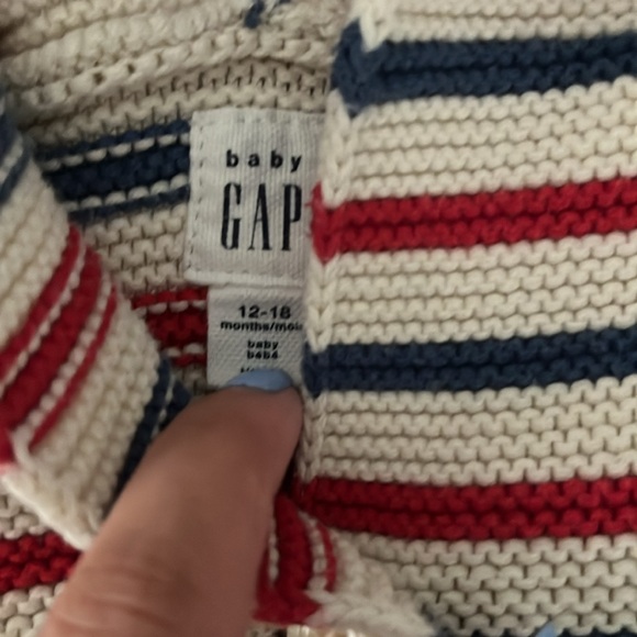 Baby Gap sweater - Picture 2 of 2